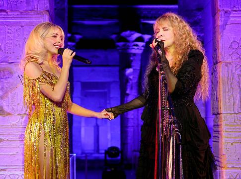 Sabrina Carpenter és Stevie Nicks együtt énekelte a Landslide-ot a Met-gálán