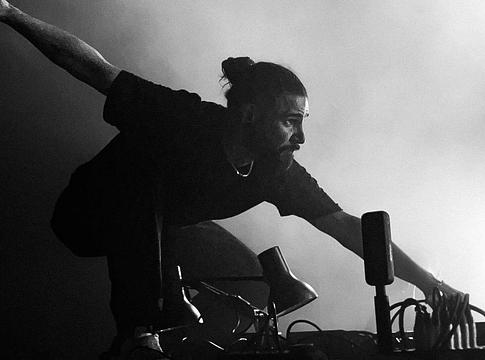 Skrillex és Slikback közös számmal robbantottak: itt a ‘Kixa’