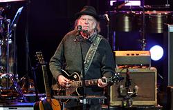 A Chrome Hearts ejtette a pert Neil Young és zenekara ellen
