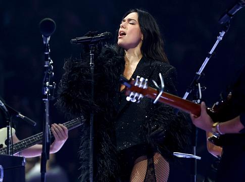 Dua Lipa Ariana Grande dalát énekelte Miamiban