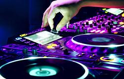 A komfort megöli a kreativitást: miért a kockázatról szól a DJ-zés