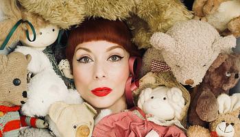 The Anchoress új dala: I Had a Baby Not A Lobotomy – szintis kiállás az anyaság körüli sztereotípiák ellen