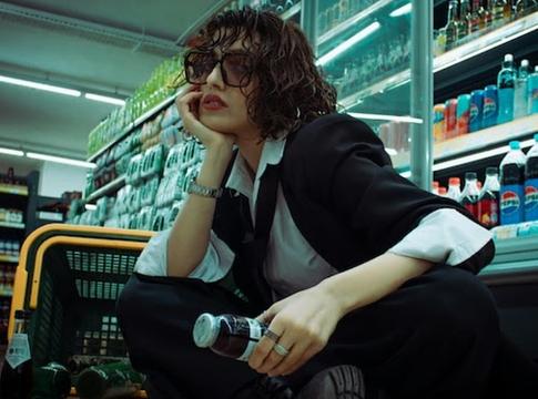 Michael Gilas: „Convenience Store” – stadionméretű pop rock fájdalmas őszinteséggel