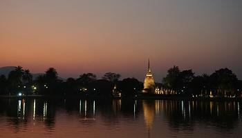 Botrány Suphanburiban: szerzetesek egy éjszakai klubban buktak le