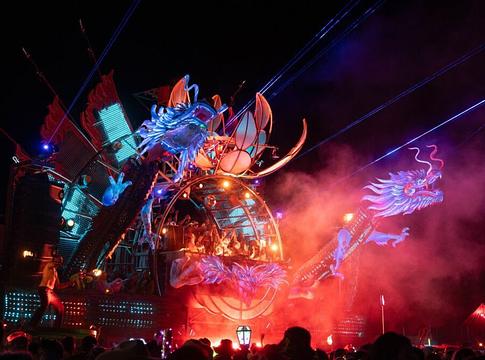 Long Feng: a Burning Man 2025 ikonikus művészeti autója