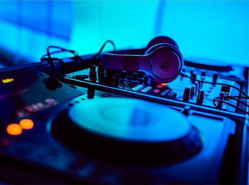 A LIFE LIKE A DJ a pulton túli karriert is játékba teszi