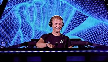Armin van Buuren 2026 őszén rezidenciával tér vissza Ibizára