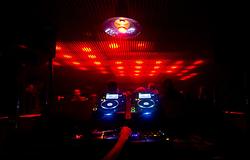 Miért tartják a legnagyobb DJ-k legendásnak a Jaeger klub DJ-pultját?