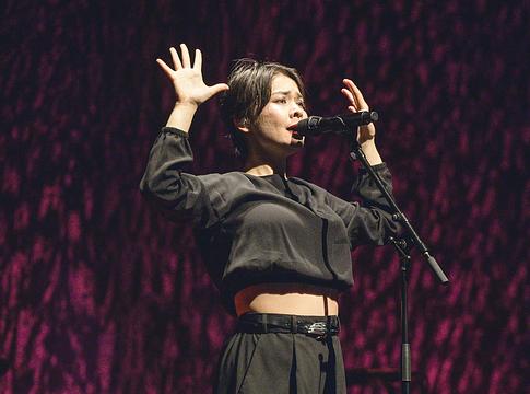 Mitski elmondta, miért nem vállal most „rendes turnét”