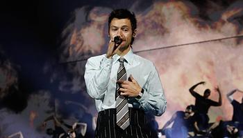 Hőségriadó a Wembleyben: lazítanak a palackszabályon Harry Styles koncertjén