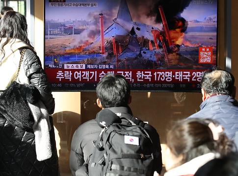 K-pop sztárok részvétüket fejezik ki a Jeju Air katasztrófa után