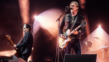 Queens Of The Stone Age újra elővette az Era Vulgaris mélyvágásait az európai turnérajton