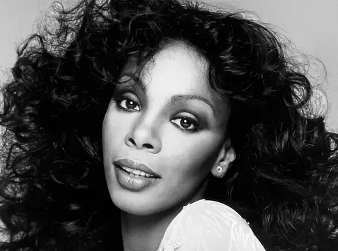 Donna Summer hagyatéka a Primary Wave-vel társul a katalógus és NIL‑jogok kezelésére