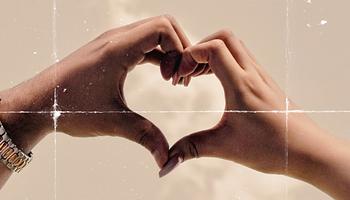 A túlzott szerénység tönkreteheti a szerelmi életed – legalábbis online