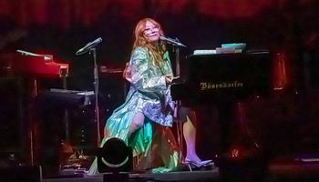 Tori Amos a Falling Slowly-val búcsúzott Glen Hansardtól Bostonban