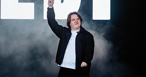 Lewis Capaldi Leedsben odaszúrt a jegyeladásnak: "You had me worried!"