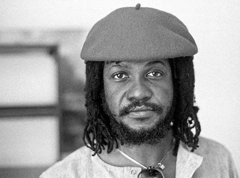 Elhunyt Sly Dunbar, a reggae ritmusainak megkerülhetetlen alakja