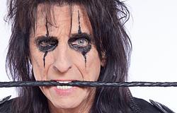 Alice Cooper önéletrajzi könyvet ad ki „Devil On My Shoulder” címmel