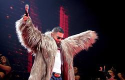 Maluma megfedett egy anyát, amiért egyéves gyermekét hozta a koncertjére