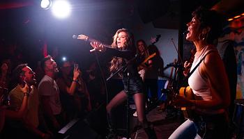 Shania Twain 200 fős klubban játszott Londonban, a The Shacklewell Armsban