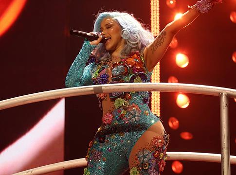 Cardi B majdnem lemondta atlantai koncertjét a State Farm Arenában történt balhé miatt