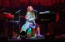 Tori Amos a Falling Slowlyval búcsúzott Glen Hansardtól Bostonban