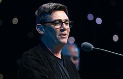 Andy Burnham vakrangsorban az Oasist tette az első helyre