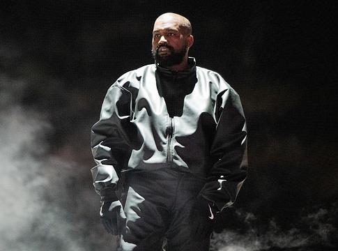 Jennifer An szerint Kanye West fojtogatta a La Roux-klip forgatásán: „fulladoztam és féltem”