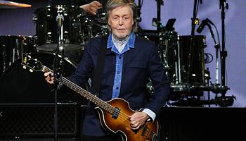 Paul McCartney búcsúzik Len Garrytól, a Quarrymen egykori tagjától