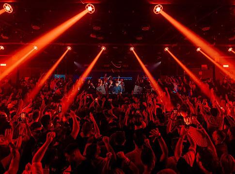Paco Osuna különleges szettel zárja az ibizai szezont