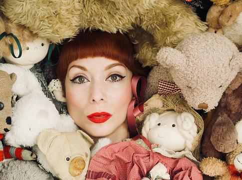 The Anchoress új dala: I Had a Baby Not A Lobotomy – szintis kiállás az anyaság körüli sztereotípiák ellen