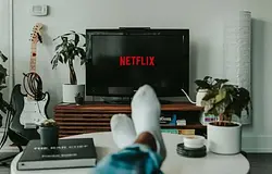 Kalifornia szabályozza a hangos reklámokat a streaming platformokon