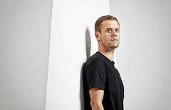 Armin van Buuren techno-trance pályán: itt a Vem Comigo az Armada Musictól
