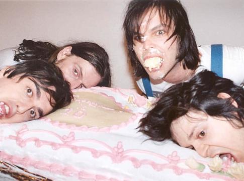 Supergrass 2027-ben újra turnéra indul: slágerek és ritkaságok is előkerülnek