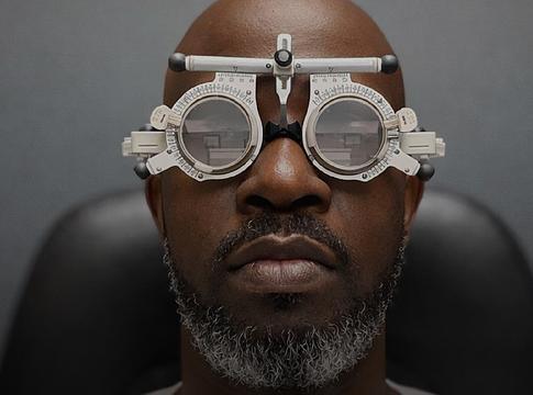 Black Coffee ingyenes szemvizsgálatot és szemüveget biztosít dél-afrikai gyerekeknek