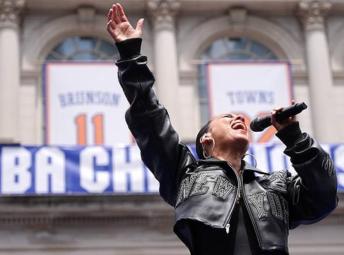 Alicia Keys vezette a Knicks bajnoki ünneplését New Yorkban