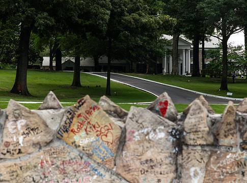 Hamis céggel próbálta megszerezni Gracelandet – börtönbüntetést kapott egy missouri nő