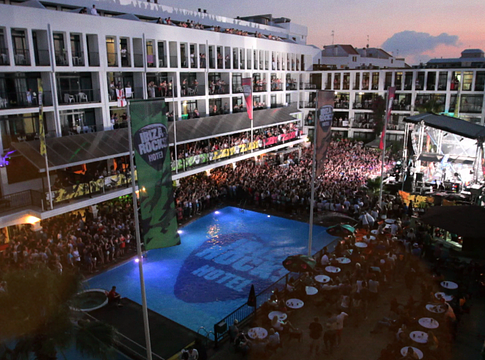 Újabb halálos baleset az Ibiza Rocks Hotelben – ismét erkélyről zuhant le egy brit fiatal