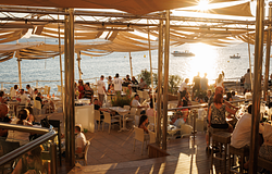 Ibiza aranykorát idézi meg az új rádió