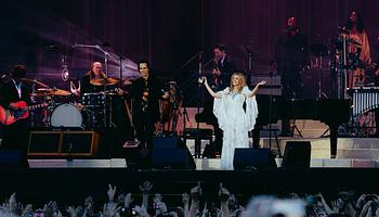 Kylie Minogue visszatért Nick Cave mellé Brightonban – újra felcsendült a Where The Wild Roses Grow