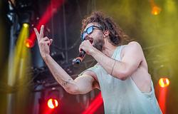 Alex Ebert megvédte a „Home” című dalt a kritikákkal szemben