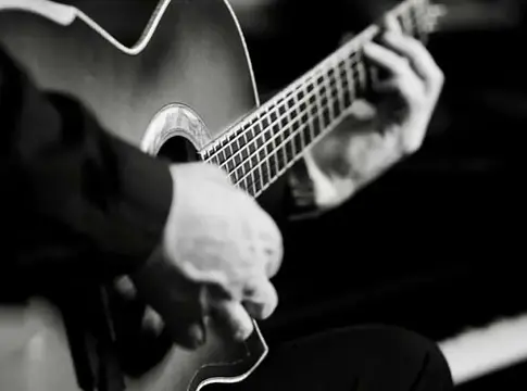 A Suno ellen folytatódik a szerzői jogi per a stream-ripping vádak miatt