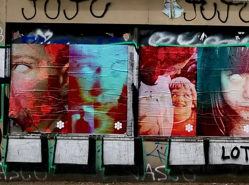 Hexagon Sun-poszterek lepték el több város utcáit – a Warp Records is megosztotta