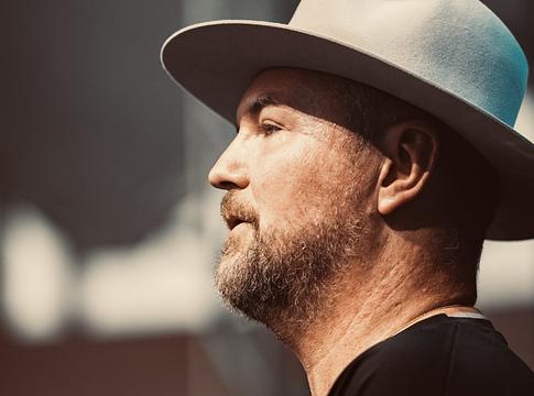 Kölsch bemutatta az „All Week”-et és új élő koncepcióját
