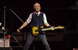 Springsteen New Jersey-i estjén Bon Jovi és a Public Enemy is színpadra lépett