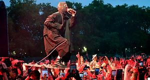 Twenty One Pilots az All Points Easten: Robot Voices-premier, Beatles–Radiohead–White Stripes betétekkel