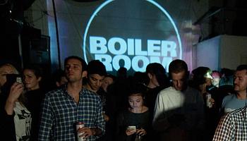 Tüntetők „assaulted” és „trampled” a Boiler Room New York-i buliján – KKR-kapcsolat miatt robbant a feszültség