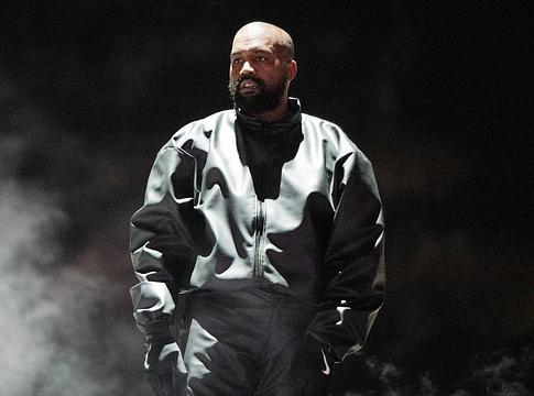 Kanye West sanghaji koncertje káoszba fulladt – vihar, késés és csalódott rajongók