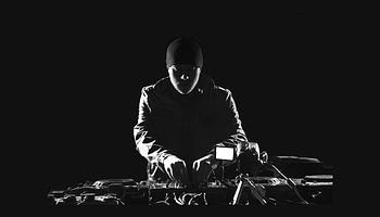 Apple Music idő előtt megvillantotta Eric Prydz új kiadójának első dalát, a Heavy-t