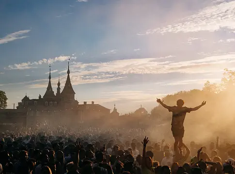 Paradise City megtiltja a saját sátrak behozatalát